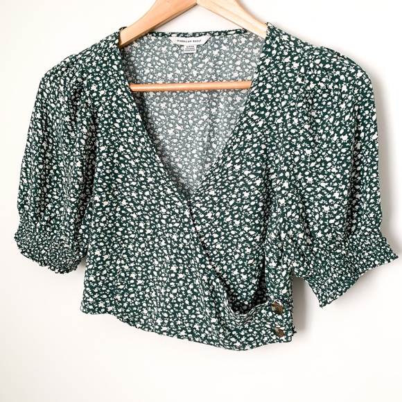 ✨2 for 15$✨American Eagle Crop Top In Green and White Floral - Picture 8 of 12